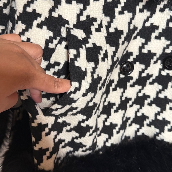 Coalition LA Houndstooth Faux Fur Coat - Picture 6 of 17